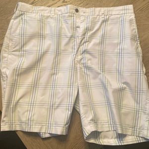 Men’s golf shorts